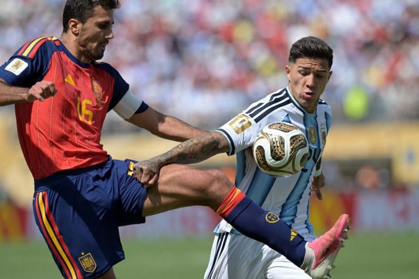Spain's midfielder #16 Rodri (L) and Argentina's midfielder #24 Enzo Fernandez fight for the ball during the 2026 World Cup football tournament final match between Spain and Argentina at the New York/New Jersey Stadium in East Rutherford on July 19, 2026.   JUAN MABROMATA / AFP