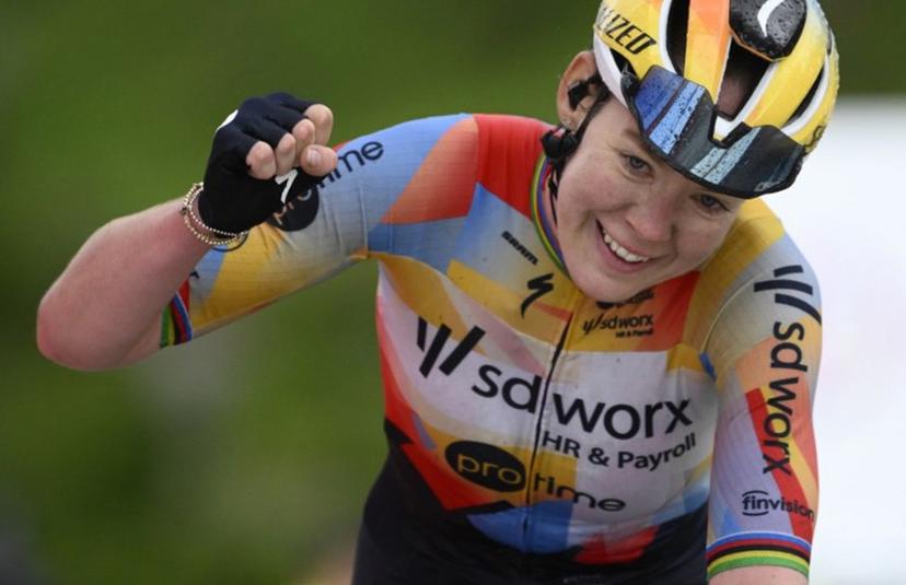 Team SD Worx - Protime's Dutch rider Anna van der Breggen celebrates crossing first the finish line of the 6th stage of the 2026 La Vuelta Femenina cycling tour of Spain, a 106.5 km race between Gijon and Les Praeres, on May 8, 2026.   Miguel RIOPA / AFP