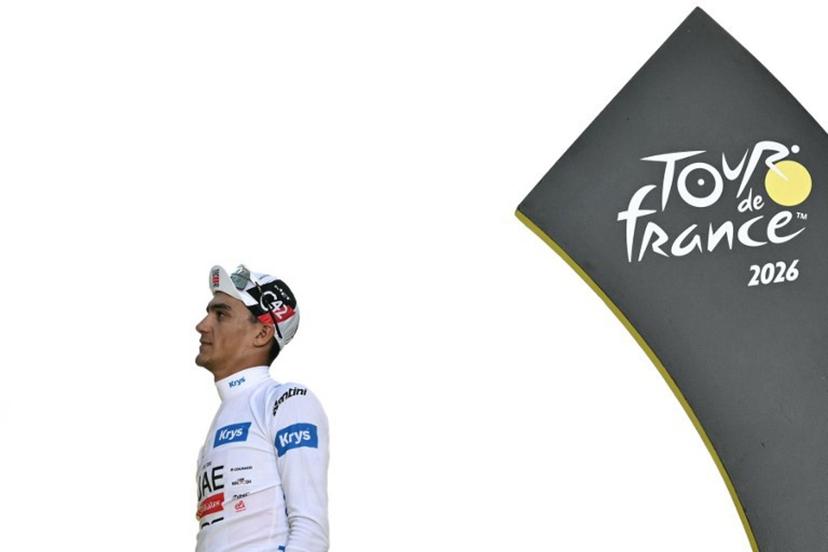 UAE Team Emirates - XRG's Mexican rider Isaac Del Toro celebrates on the podium with the best young rider's white jersey after the 21st stage of the 113th edition of the Tour de France cycling race, 88,7 km starting and finishing in Paris, on July 26, 2026.  Jeff PACHOUD / AFP