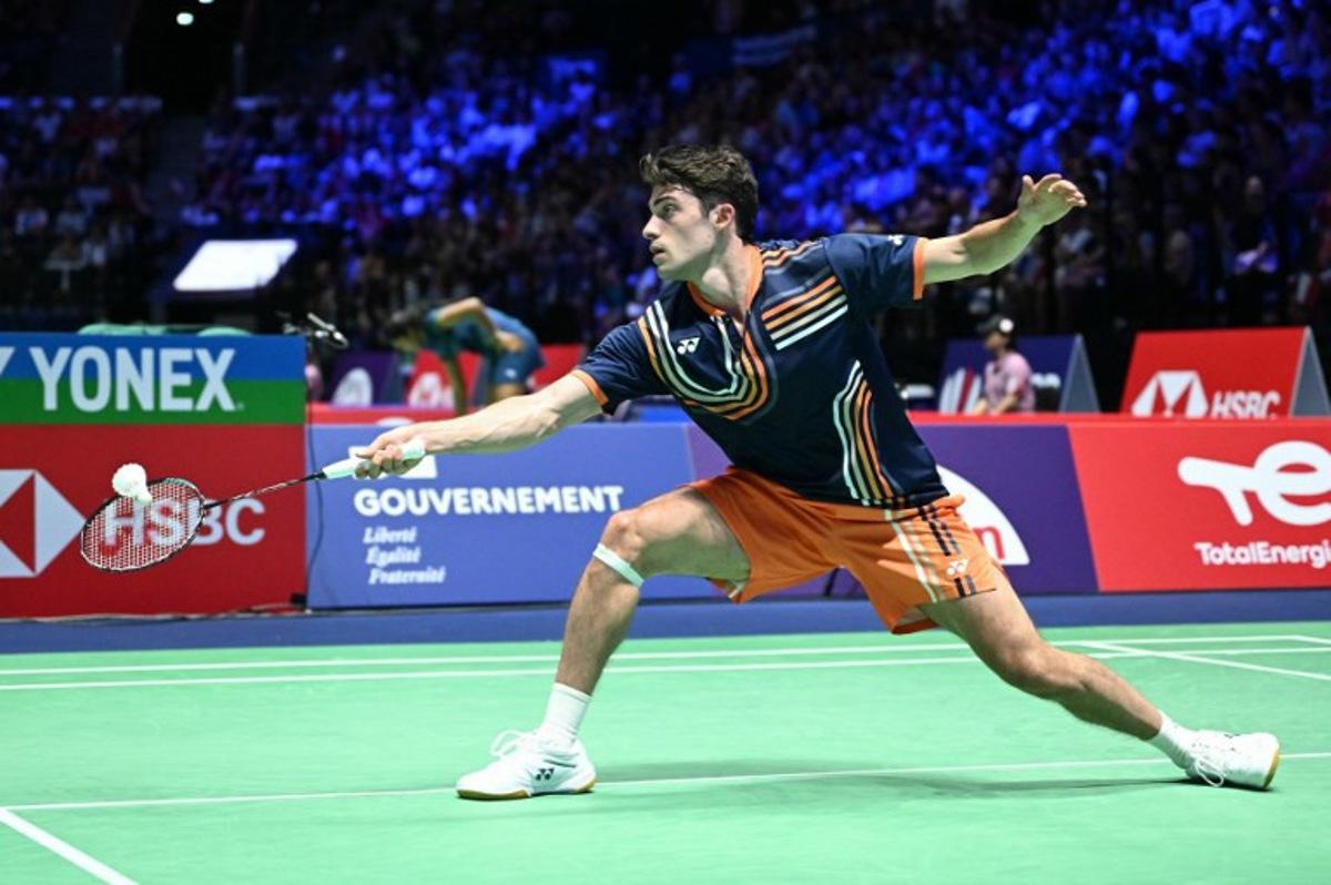Belgium's Julien Carraggi hits a return to China's Yu Qi Shi during their men's single match at the Badminton BWF World Championships at the Adidas Arena in Paris, on August 27, 2025.  Bertrand GUAY / AFP