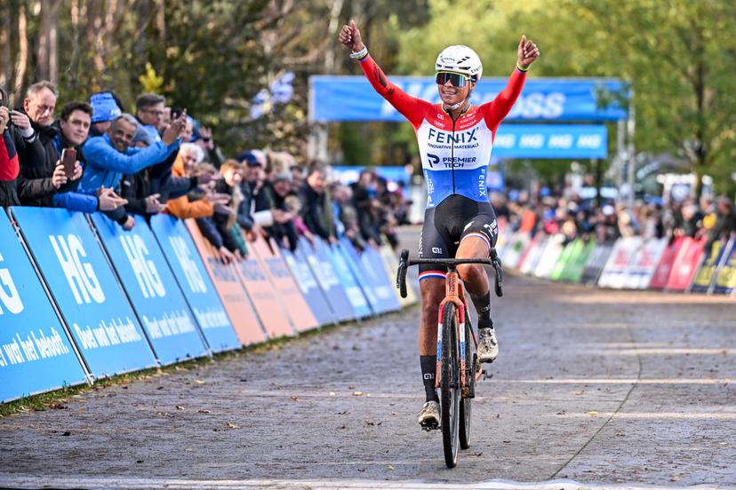 ceylin del carmen alvarado celebrates as she crosses the finishline during the women's elite race of the 'HG Cross Heerde' cyclocross cycling event, race 3/7 of the 'HG Cross' competition, on Saturday 24 October 2026 in Heerde, Netherlands. BELGA PHOTO DAVID PINTENS