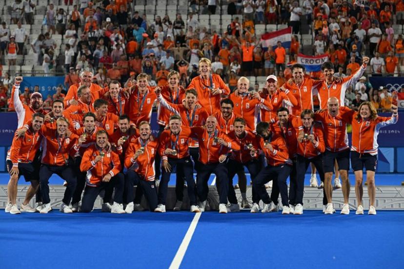 Netherlands' players pose on the podium with their gold medals after the men's final field hockey match between Germany and the Netherlands during the Paris 2024 Olympic Games at the Yves-du-Manoir Stadium in Colombes on August 8, 2024.  Arun SANKAR / AFP