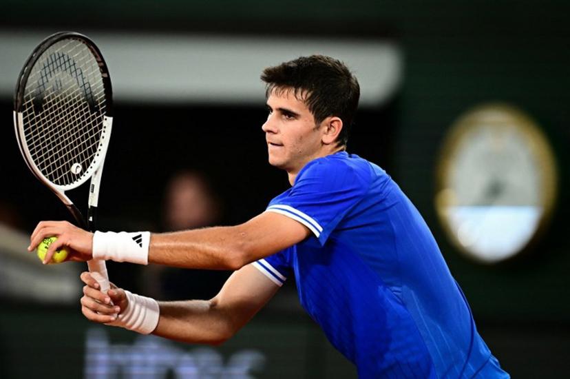 Spain's Rafael Jodar serves to Germany's Alexander Zverev during their men's quarter final singles match on day 10 of the French Open tennis tournament on Court Philippe-Chatrier at the Roland-Garros Complex in Paris on June 2, 2026.  JULIEN DE ROSA / AFP
