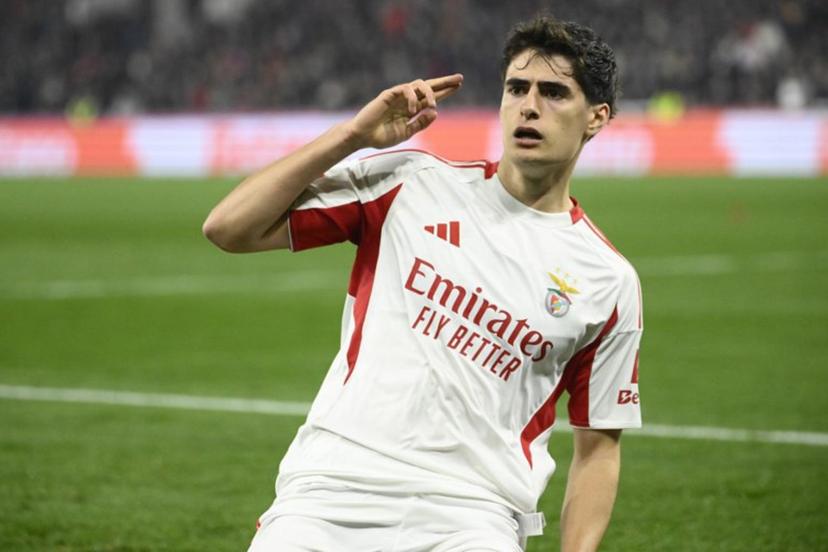 SL Benfica's Portuguese defender #04 Antonio Silva celebrates a goal scored by SL Benfica's Greek forward #14 Vangelis Pavlidis during the Portuguese league football match between Gil Vicente FC and SL Benfica at Cidade de Barcelos stadium in Barcelos on March 2, 2026.  Miguel RIOPA / AFP