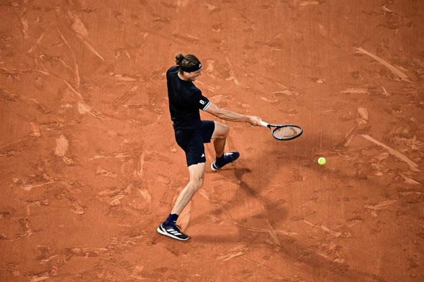 Germany's Alexander Zverev plays a forehand return to Czech Republic's Tomas Machac during their men's singles match on day 4 of the French Open tennis tournament on Court Philippe-Chatrier at the Roland-Garros Complex in Paris on May 27, 2026.  JULIEN DE ROSA / AFP