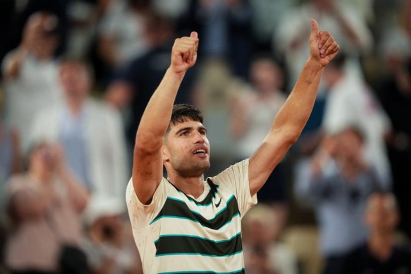 Spain's Carlos Alcaraz celebrates after winning his men's singles match against Bosnia and Herzegovina's Damir Dzumhur on day 6 of the French Open tennis tournament on Court Philippe-Chatrier at the Roland-Garros Complex in Paris on May 30, 2025.  Dimitar DILKOFF / AFP