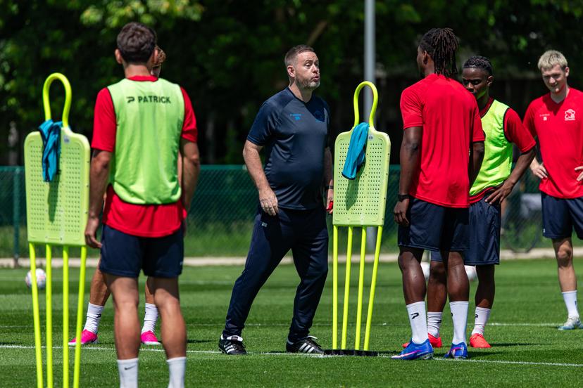 Essevee's new head coach Michael Beale pictured during a training session of Belgian first division soccer team Zulte Waregem, on Saturday 20 June 2026 in Waregem, in preparation of the upcoming 2026-2027 Belgian first division soccer season. BELGA PHOTO KURT DESPLENTER