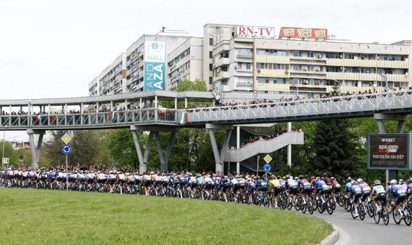 The pack rides during the 2nd stage of the Giro d'Italia 2026 - Tour of Italy cycling race between Burgas and Veliko Tarnovo, Bulgaria, on May 9, 2026.  Luca Bettini / AFP