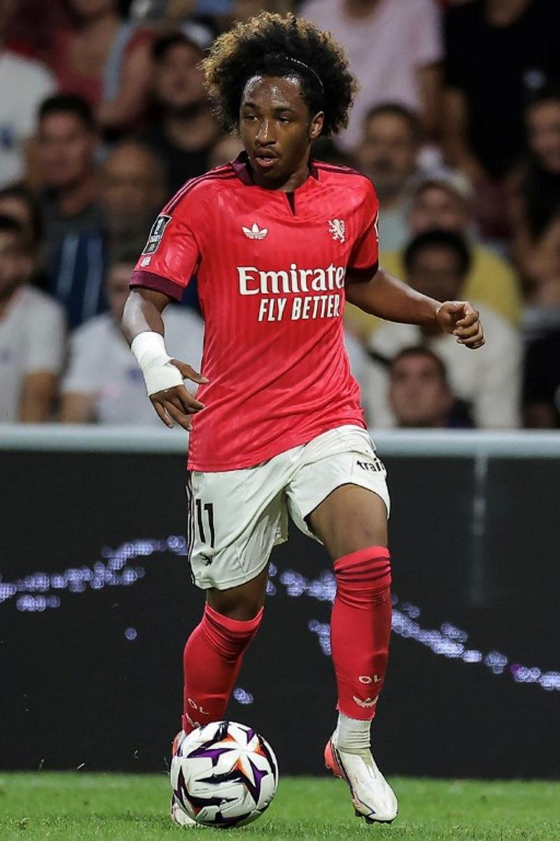 Lyon's Belgian forward #11 Malick Fofana runs with the ball during the French L1 football match between Toulouse Football Club (TFC) and Olympique Lyonnais (OL) at the Stadium in Toulouse, southwestern France, on August 22, 2026.  Valentine CHAPUIS / AFP