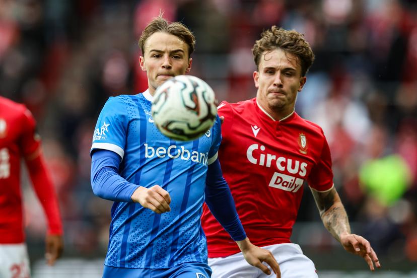 Genk's Matte Smets and Standard's Dennis Ayensa fight for the ball during a soccer match between Standard de Liege and KRC Genk, Saturday 16 May 2026 in Liege, on the eight day of the Europe Play-offs of the 2025-2026 'Jupiler Pro League' first division of the Belgian championship. BELGA PHOTO BRUNO FAHY