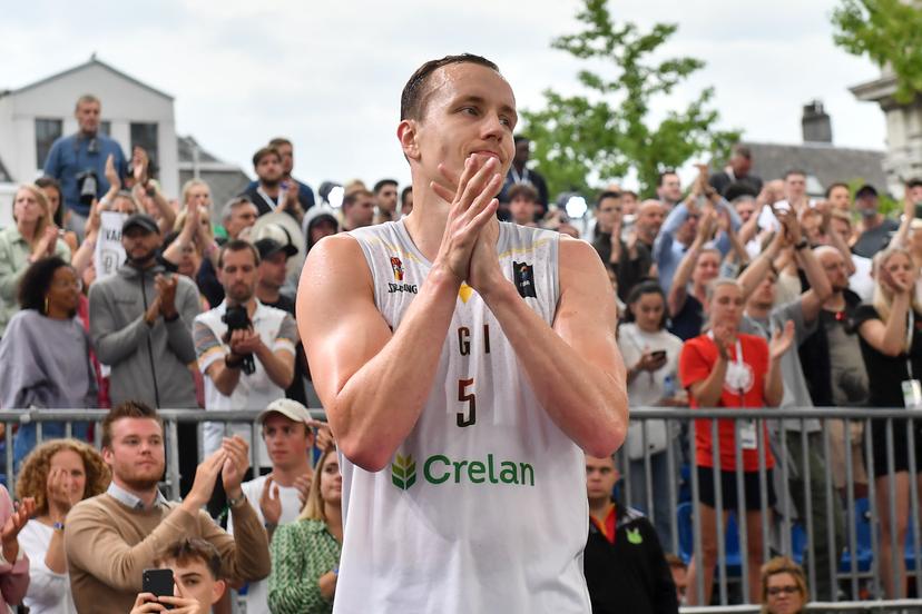Belgium's Nick Celis thanks supporters after they lost in the extra-time a 3x3 basketball game between Belgium and France, in the Men's bronze medal game, at the FIBA 2022 world cup, Sunday 26 June 2022, in Antwerp. The FIBA 3x3 Basket World Cup 2022 takes place from 21 to 26 June in Antwerp. BELGA PHOTO DIRK WAEM