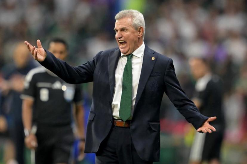 Mexico's head coach Javier Aguirre gestures during the 2026 World Cup round of 16 football match between Mexico and England at the Mexico City Stadium in Mexico City on July 5, 2026.   CARL DE SOUZA / AFP