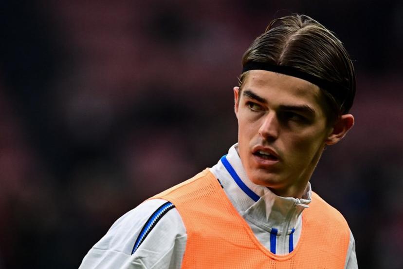 Atalanta's Belgian forward #17 Charles De Ketelaere warms up ahead of the Italian Serie A football match between AC Milan and Atalanta at the San Siro Stadium in Milan, Italy on October 18, 2026.  Piero CRUCIATTI / AFP