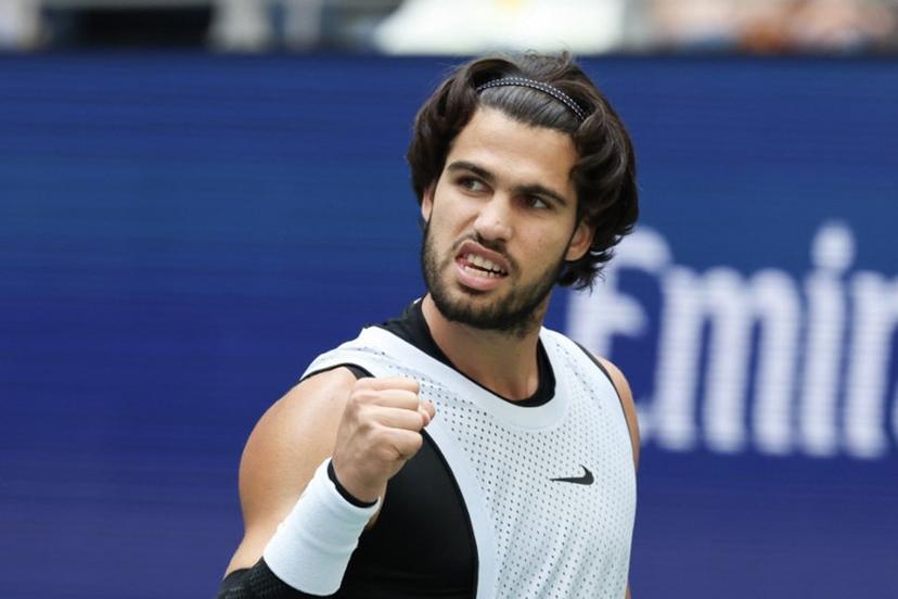 Spain's Carlos Alcaraz reacts as he plays USA's Tommy Paul in their men's singles round of 16 tennis match on day eight of the US Open tennis tournament at the USTA Billie Jean King National Tennis Center in New York on September 6, 2026. to TIMOTHY A. CLARY / AFP