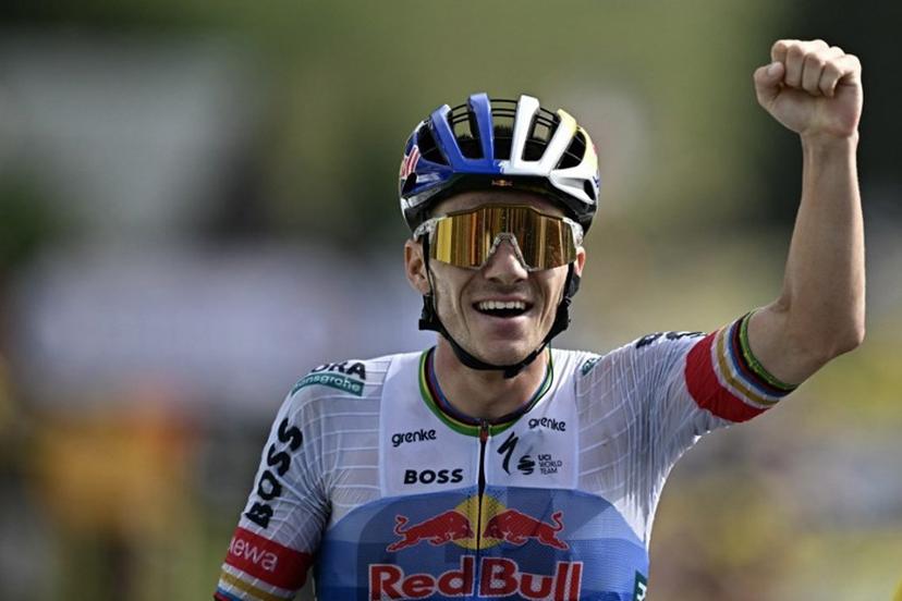 Red Bull - BORA - hansgrohe team's Belgian rider Remco Evenepoel cycles to the finish line to win the 15th stage of the 113th edition of the Tour de France cycling race, 183,9 km between Champagnole and Plateau de Solaison in the Jura mountains, on July 19, 2026.  Loic VENANCE / AFP