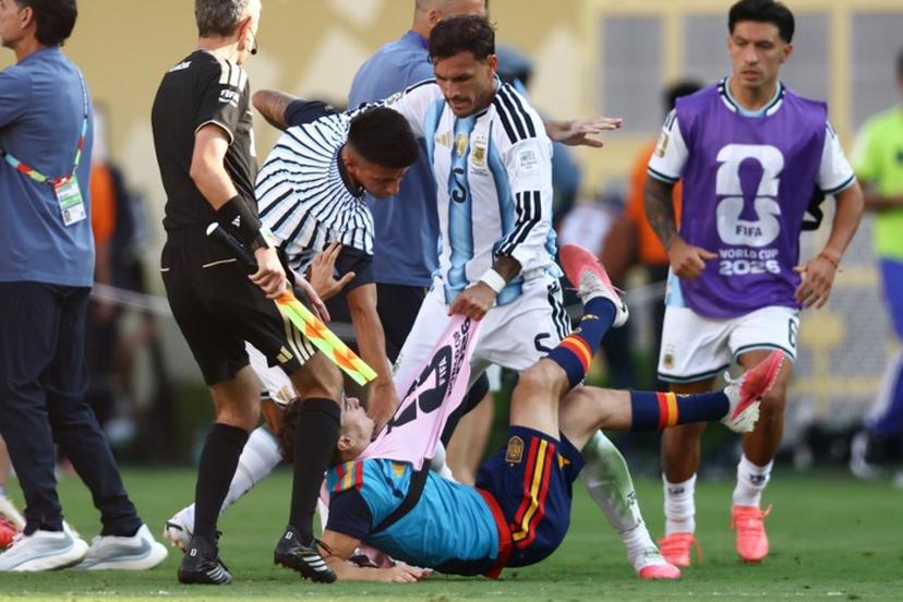 Argentina's midfielder #05 Leandro Paredes (top) clashes with Spain's midfielder #09 Gavi during the 2026 World Cup football tournament final match between Spain and Argentina at the New York/New Jersey Stadium in East Rutherford on July 19, 2026.   CHARLY TRIBALLEAU / AFP