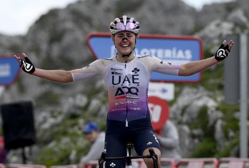 Overall leader team UAE ADQ's Spanish rider Paula Blasi Cairol celebrates winning the 2026 La Vuelta Femenina cycling tour of Spain, at Alto de l'Angliru, on May 9, 2026.   Miguel RIOPA / AFP