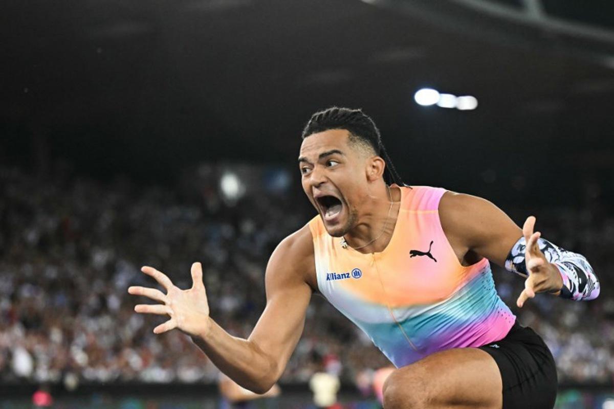 Greece's Emmanouil Karalis celebrates after clearing the bar at 6m20 as he competes in the men's pole vault during the IAAF Diamond League athletics meeting, at the Letzigrund Stadium, in Zurich on August 27, 2026.  Fabrice COFFRINI / AFP