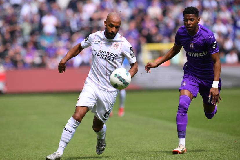 Anderlecht's Nilson Angulo and Antwerp's Denis Odoi fight for the ball during a soccer match between RSC Anderlecht and Royal Antwerp FC, Sunday 20 April 2025 in Brussels, on day 4 (out of 10) of the Champions' Play-offs of the 2024-2025 'Jupiler Pro League' first division of the Belgian championship. BELGA PHOTO JOHN THYS
