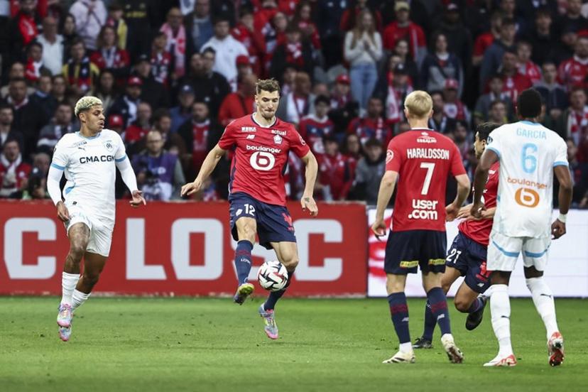 Lille's Belgian defender #12 Thomas Meunier (2nd L) controls the ball next to Marseille's Brazilian forward #44 Luis Henrique (L) during the French L1 football match between Lille (LOSC) and Olympique de Marseille (OM) at the Pierre-Mauroy stadium in Villeneuve-d'Ascq, northern France, on May 4, 2025.  Sameer Al-DOUMY / AFP