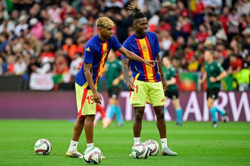 Spain's forward #19 Lamine Yamal (L) and Spain's forward #11 Nico Williams practice shooting during the warm up prior to the UEFA Nations League final football match between Portugal and Spain in Munich, southern Germany on June 8, 2025.  John MACDOUGALL / AFP