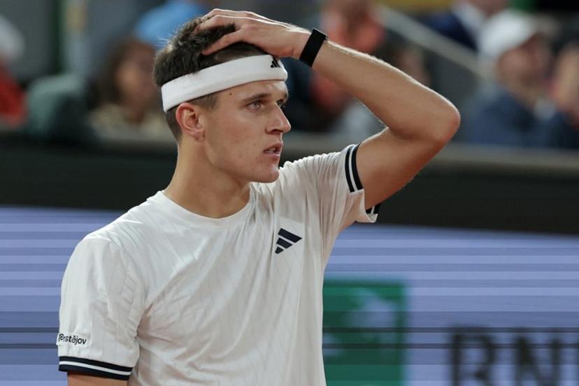 Czech Republic's Jakub Mensik reacts as he plays against Brazil's Joao Fonseca during their men's quarter final singles match on day 10 of the French Open tennis tournament on Court Philippe-Chatrier at the Roland-Garros Complex in Paris on June 2, 2026.  Thomas SAMSON / AFP