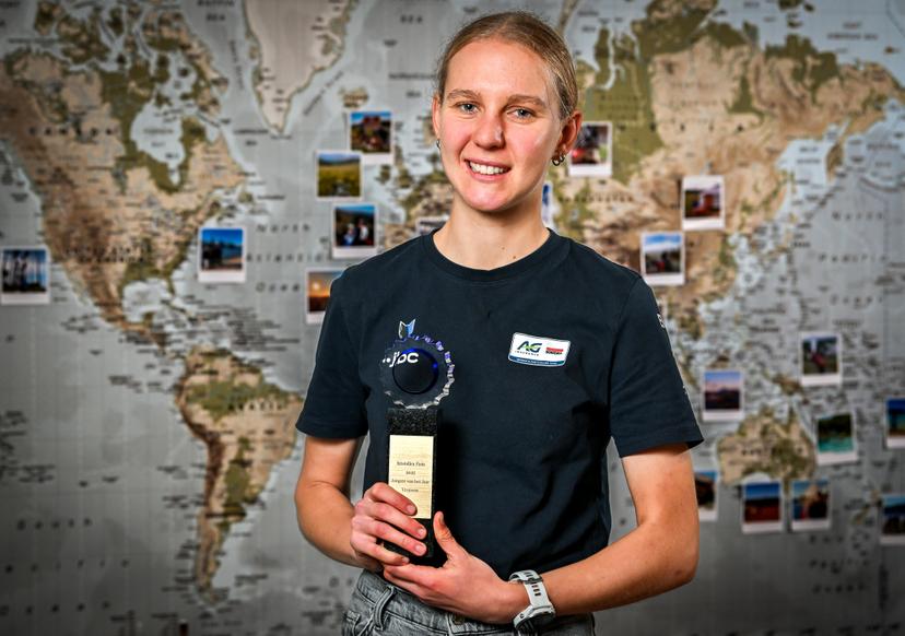 ATTENTION EDITORS - HAND OUT PICTURE - EDITORIAL USE ONLY - MANDATORY CREDIT 'DPG MEDIA'  Undated file picture shows Lore De Schepper, best female U23 posing as winner of the trophy of the 'Kristallen Fiets' (Crystal Bike - Velo de Cristal) for the 2025 cycling season, organized by Flemish newspaper Het Laatste Nieuws, Monday 17 November 2025. Belga and Belga editorial board decline all responsability regarding the content of this picture. PHOTO HANDOUT - DPG MEDIA