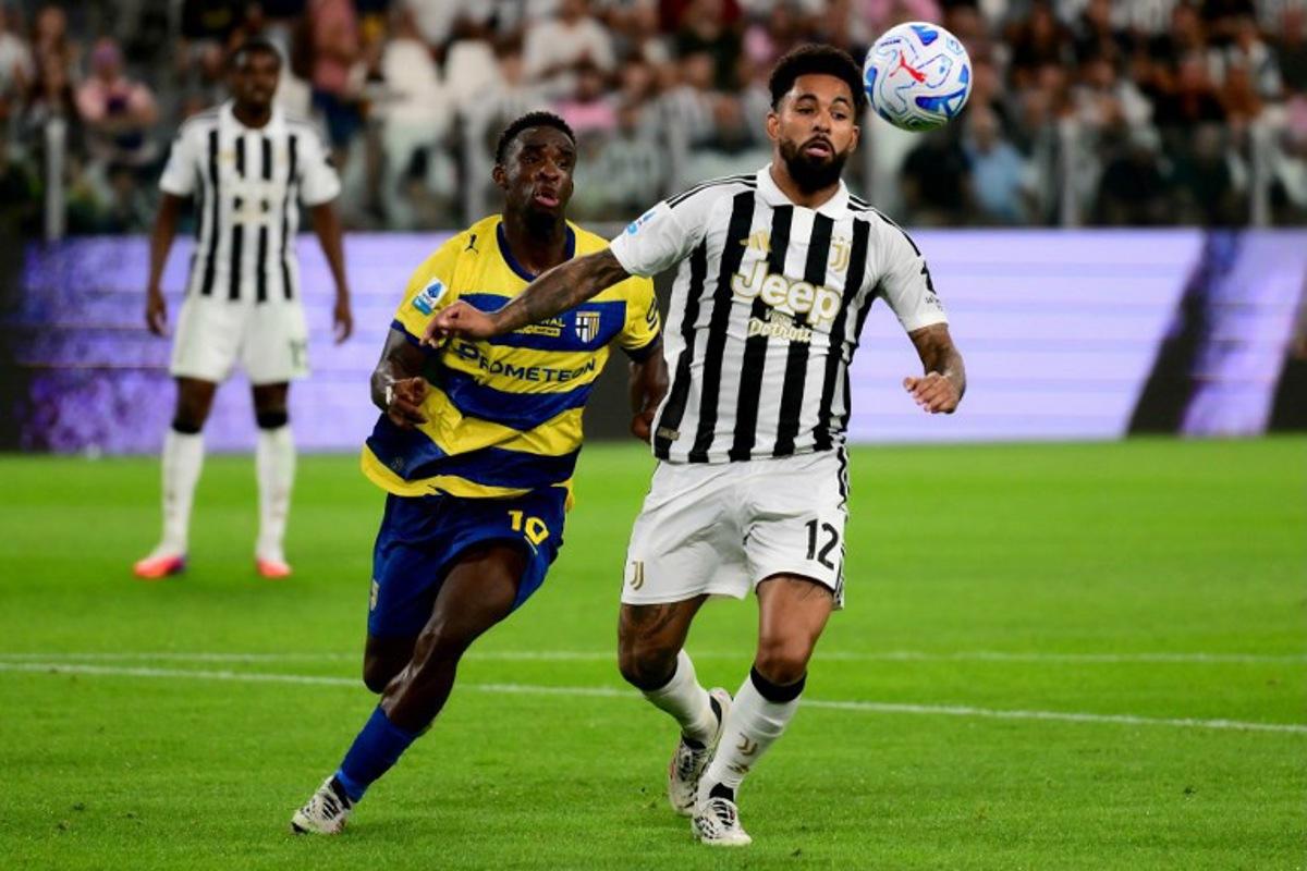 Juventus' Brazilian midfielder #12 Douglas Luiz (R) fights for the ball with Parma's Ivorian midfielder #16 Mandela Keita (L) during the Italian Serie A football match between Juventus and Parma at the Allianz Stadium in Turin, on August 29, 2026.  Marco Bertorello / AFP