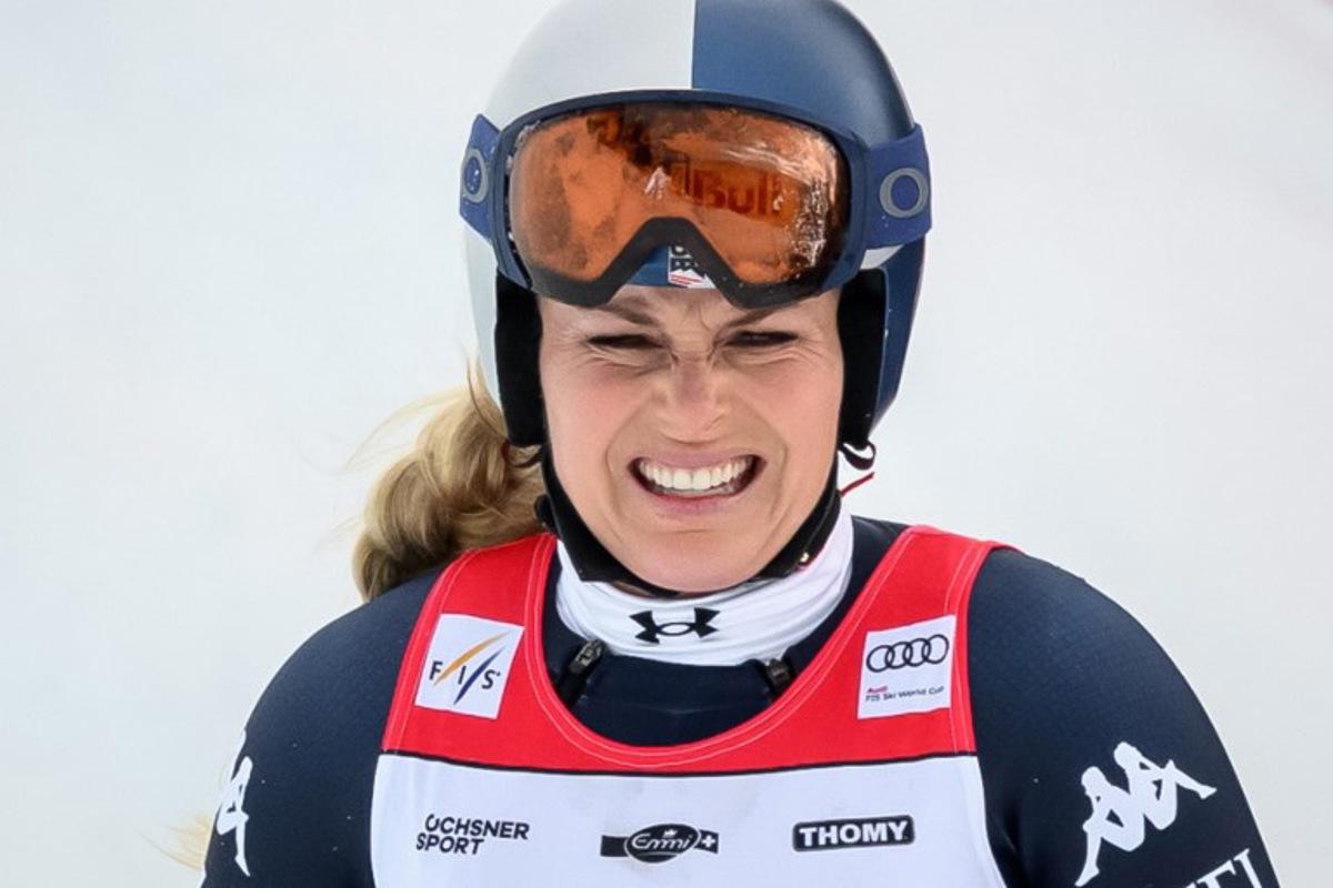 US' Lindsey Vonn reacts after crashing as she competes in the women's downhill race part of the FIS Alpine Ski World Cup 2025-2026, in Crans Montana, Switzerland, on January 30, 2026.  Fabrice COFFRINI / AFP