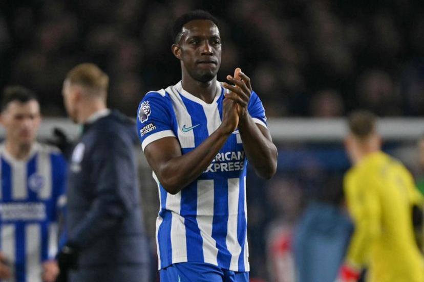 Brighton's English striker #18 Danny Welbeck applauds fans on the pitch after the English Premier League football match between Brighton and Hove Albion and Arsenal at the American Express Community Stadium in Brighton, southern England on March 4, 2026.  Glyn KIRK / AFP