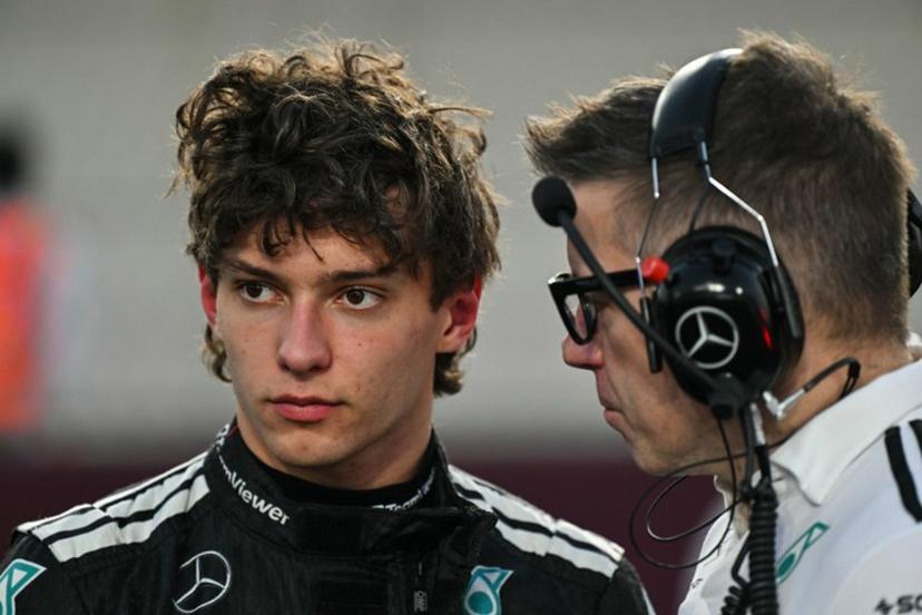 Mercedes' Italian driver Kimi Antonelli speaks with his race engineer Peter Bonnington before the start of the sprint race ahead of the Formula One Qatar Grand Prix at the Lusail International Circuit in Lusail on November 29, 2025.  Andrej ISAKOVIC / AFP
