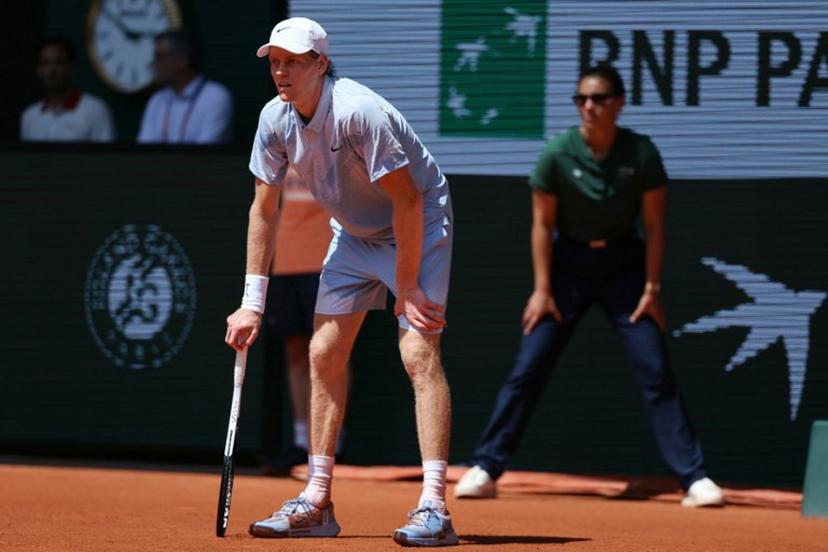 Italy's Jannik Sinner reacts during his men's singles match against Argentina's Juan Manuel Cerundolo on day 5 of the French Open tennis tournament on Court Philippe-Chatrier at the Roland-Garros Complex in Paris on May 28, 2026.  Alain JOCARD / AFP