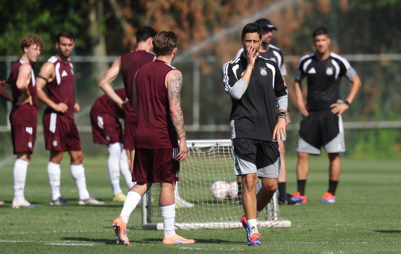 Anderlecht's head coach Vitor Bruno pictured during a training session of Belgian first division soccer team RSC Anderlecht, on Thursday 25 June 2026 in Anderlecht, in preparation of the upcoming 2026-2027 Belgian first division soccer season. BELGA PHOTO VIRGINIE LEFOUR