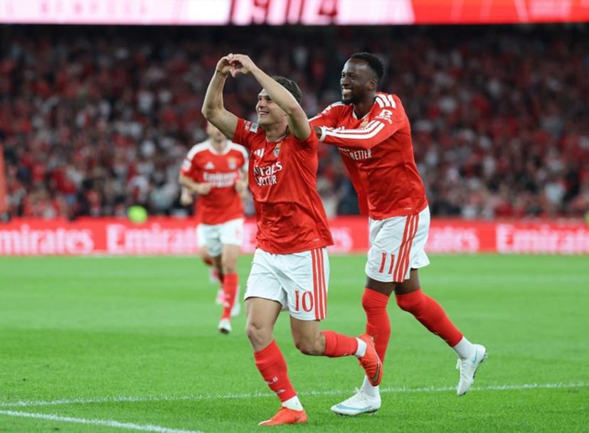 Benfica's Ukrainian midfielder #10 Georgiy Sudakov celebrates with Benfica's Belgian forward #11 Dodi Lukebakio scoring his team's second goal during the Portuguese League football match between SL Benfica and Vitoria Guimaraes SC at Estadio da Luz in Lisbon on October 11, 2026.  PATRICIA DE MELO MOREIRA / AFP