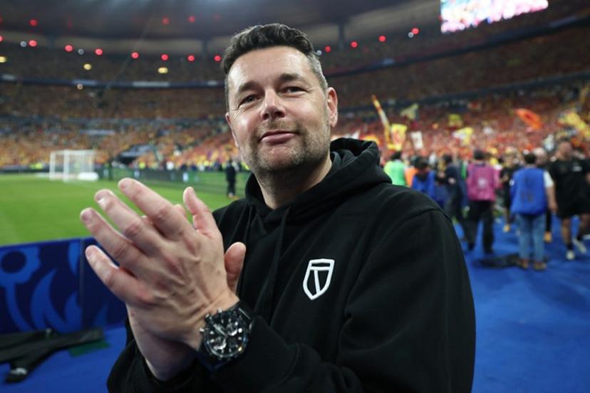 Lens' French head coach Pierre Sage celebrates winning at the end of the French Cup final football match between RC Lens and OGC Nice at the Stade de France stadium, in Saint-Denis, on the outskirts of Paris, on May 22, 2026.  FRANCK FIFE / AFP