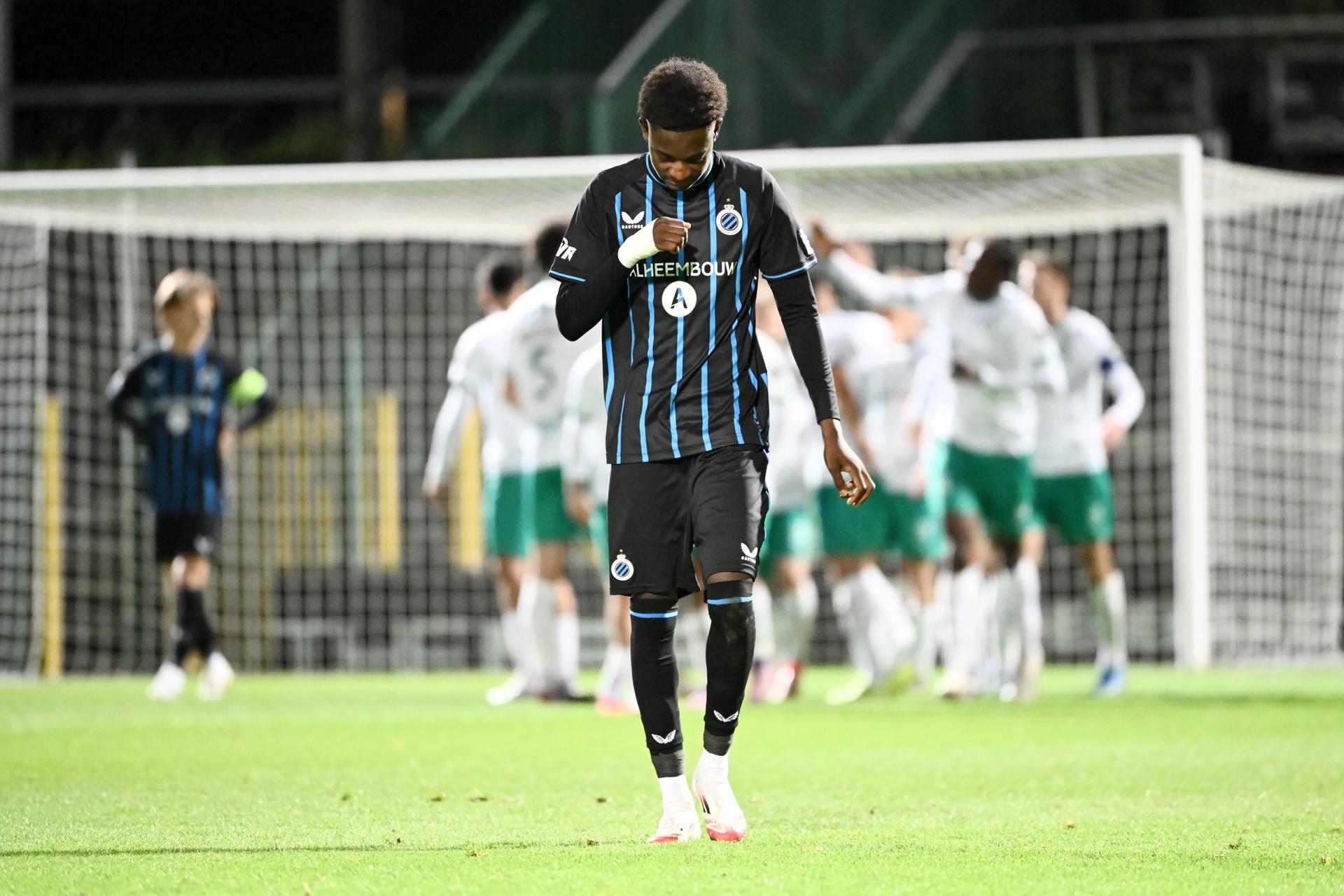 Club's Jesse Bisiwu looks dejected after and Lommel scored the 0-2 goal during a soccer game between Club NXT and Lommel SK, Wednesday 24 September 2025 in Roeselare, on day 7 of the 2025-2026 'Challenger Pro League' 1B second division of the Belgian championship. BELGA PHOTO MAARTEN STRAETEMANS