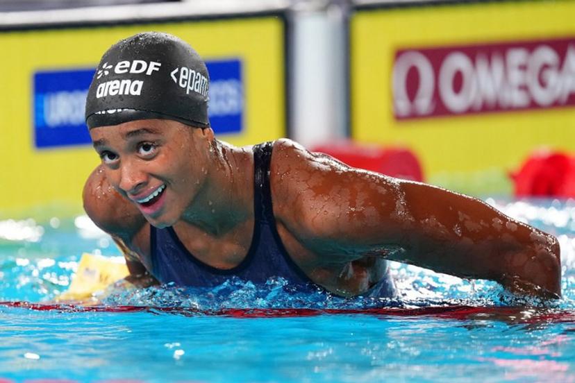 Italy's Sara Curtis reacts after setting a new world record in a semi-final of the women's 50m backstroke swimming event during the LEN European Aquatics Championships at the Olympic Aquatic Centre in Saint-Denis, northern suburbs of Paris, on August 12, 2026.  SEBASTIEN BOZON / AFP
