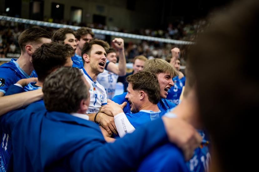 Roeselare's players celebrate after winning the match between Haasrode Leuven and Roeselare, a Play-off Final (4th game, best-of-5) game in the Lotto Volley League Men, Tuesday 13 May 2025 in Leuven. BELGA PHOTO JASPER JACOBS