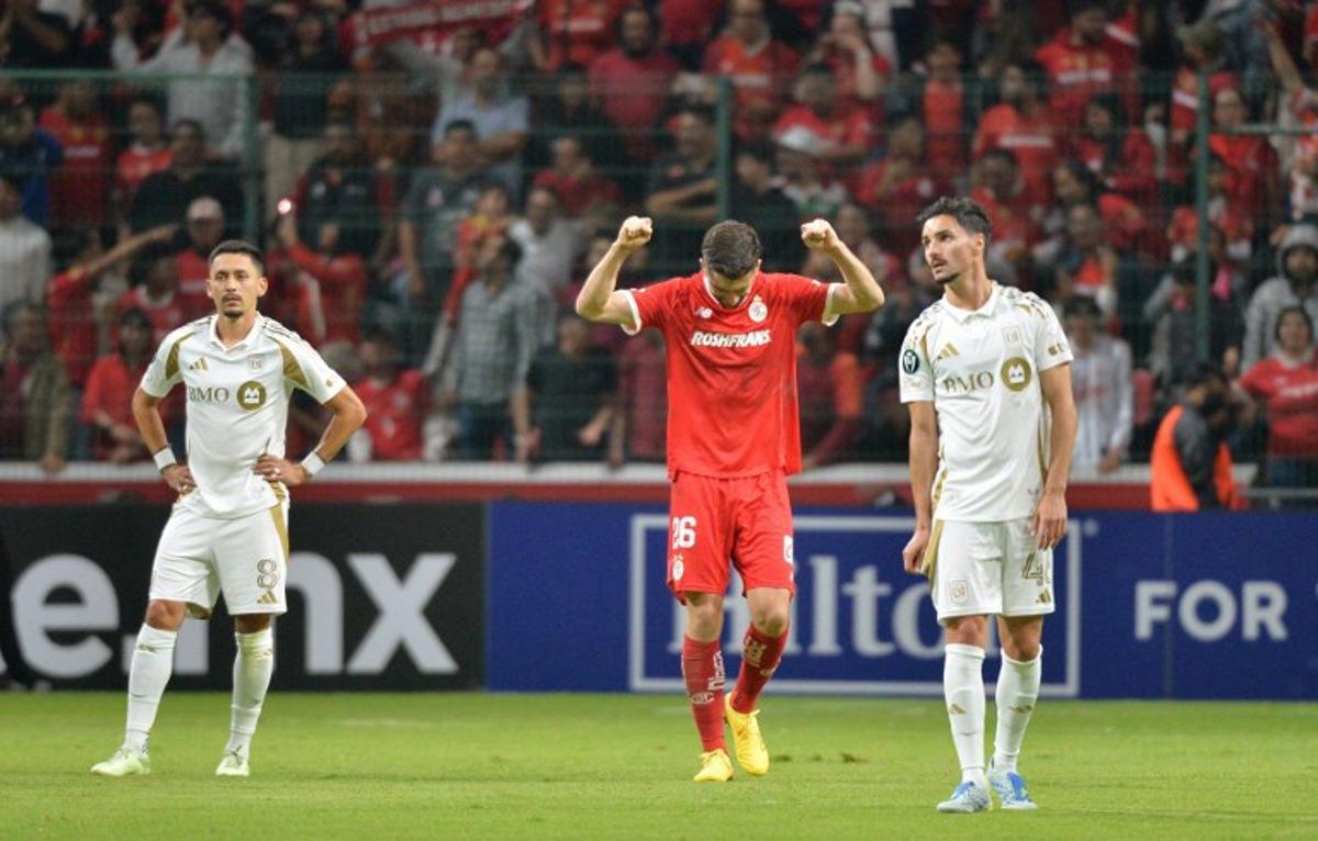 Toluca's Portuguese forward #26 Paulinho celebrates after scoring his team's fourth goal during the CONCACAF Champions Cup semifinal second leg football match between Mexico's Toluca and US' Los AngelesFC (LAFC) at the Nemesio Diaz stadium in Toluca, sate of Mexixo, Mexico on May 6, 2026.  Mario Vazquez / AFP