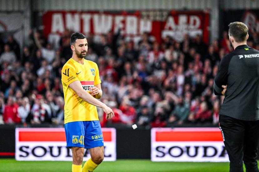 Westerlo's Emin Bayram leaves the field after receiving a red card during a soccer match between KVC Westerlo and Royals Antwerp FC, Saturday 25 April 2026 in Westerlo, on day 5 of the Europe Play-offs (PO2) of the 2025-2026 'Jupiler Pro League' first division of the Belgian championship. BELGA PHOTO TOM GOYVAERTS