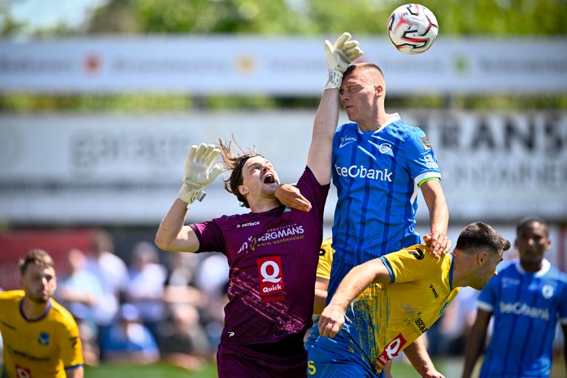 Termien's Marten Schevenels and Genk's Daan Heymans fight for the ball during a friendly soccer game between Racing Genk vs Eendracht Termien, on Saturday 04 July 2026 in Leuven, in preparation of the upcoming 2026-2027 Belgian first division soccer season. BELGA PHOTO JOHAN EYCKENS