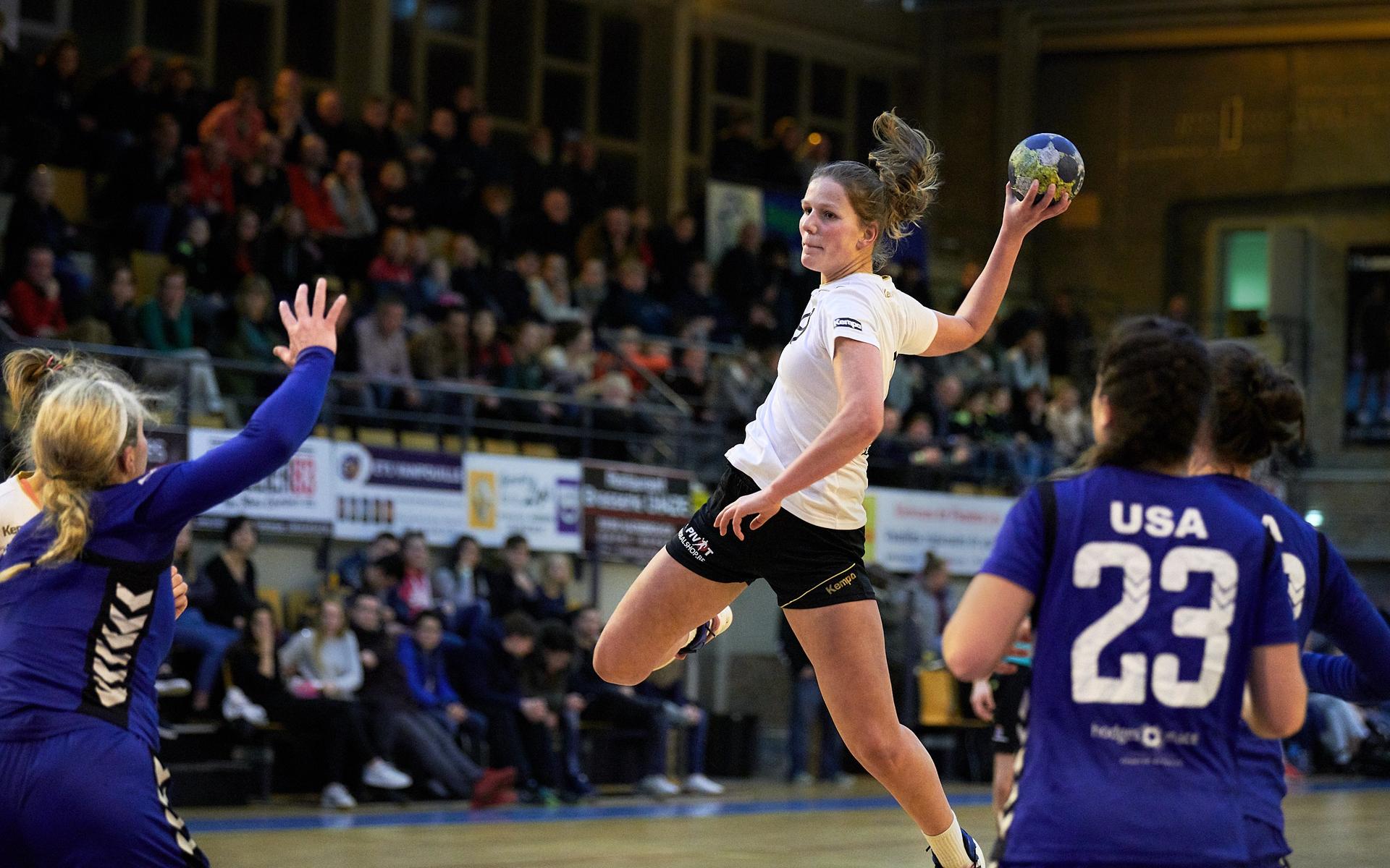 ATTENTION EDITORS - HAND OUT PICTURES - EDITORIAL USE ONLY   Belgium Munia Smits in action at a handball women game between Belgium Black Arrows against USA, in HAzebrouck, France, Tuesday 19 December 2017.  BELGA PHOTO HAND OUT - HANDBALL FEDERATION - ALAIN DECAMPS