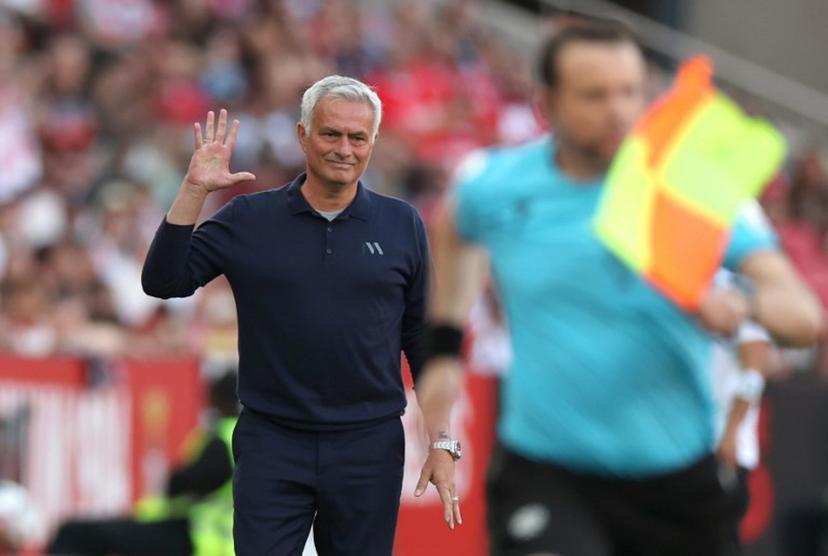 SL Benfica's Portuguese head coach Jose Mourinho gestures on the touchline during the Portuguese League football match between SL Benfica and Moreirense FC at Luz Stadium in Lisbon on April 25 , 2026.  PATRICIA DE MELO MOREIRA / AFP