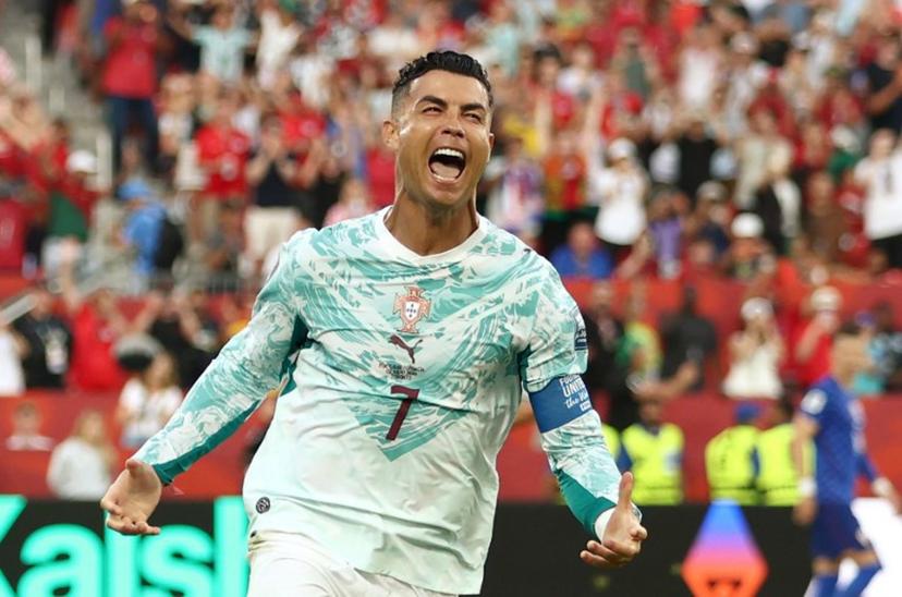 Portugal's forward #07 Cristiano Ronaldo celebrates after scoring his team's first goal from the penalty spot during the 2026 World Cup round of 32 football match between Portugal and Croatia at the Toronto Stadium in Toronto on July 2, 2026.   Cole Burston / AFP