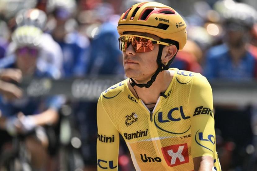 Uno-X Mobility team's Norwegian rider Torstein Traeen wearing the overall leader's yellow jersey awaits the start of the 6th stage of the 113th edition of the Tour de France cycling race, 186 km between Pau and Gavarnie-Gèdre in the French Pyrenees, on July 9, 2026.  Jeff PACHOUD / AFP