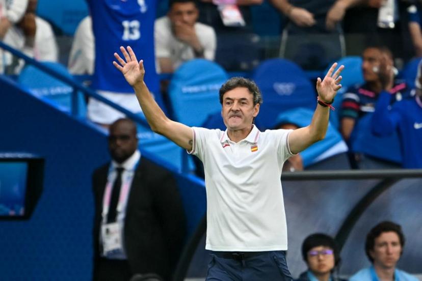 Spain's coach Santi Denia gestures on the touchline in the men's gold medal final football match between France and Spain during the Paris 2024 Olympic Games at the Parc des Princes in Paris on August 9, 2024.  Luis ROBAYO / AFP