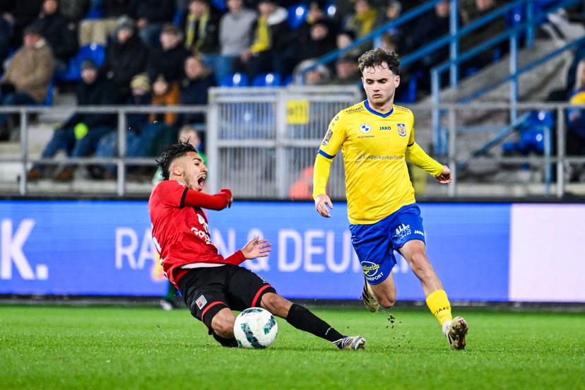 Beveren's Jannes Van Hecke makes a foul on 15 Rwdm's Achraf Laaziri during a soccer match between SK Beveren and RWD Molenbeek, Friday 14 March 2025 in Beveren-Waas, on day 26 of the 2024-2025 'Challenger Pro League' 1B second division of the Belgian championship. BELGA PHOTO TOM GOYVAERTS