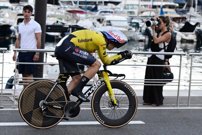 Team Visma-Lease a bike's Belgian rider Wout van Aert competes during the first stage of the Vuelta a Espana 2026, a 9,4 km time-trial between Monaco and Monaco on August 22, 2026.  Miguel MEDINA / AFP