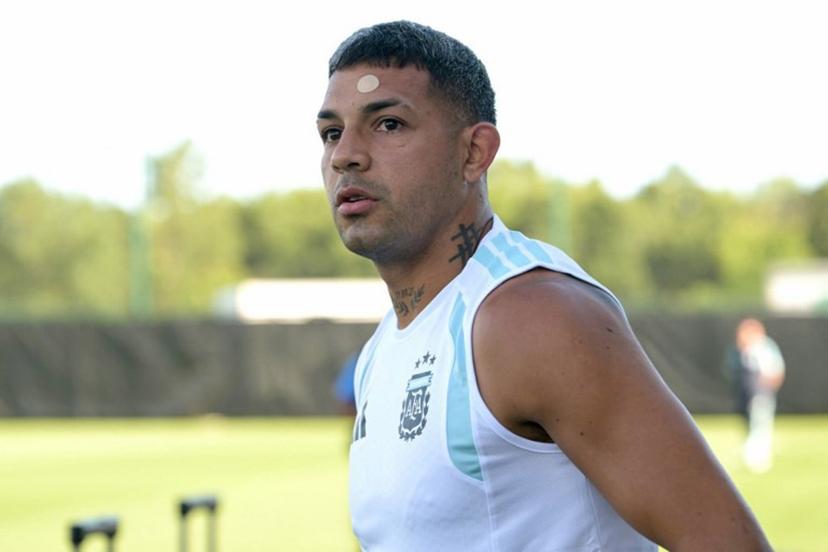 Argentina's defender #25 Facundo Medina arrives for a training session at Sporting KC Training Centre in Kansas City on July 10, 2026, on the eve of the 2026 World Cup football match between Argentina and Switzerland.  JUAN MABROMATA / AFP