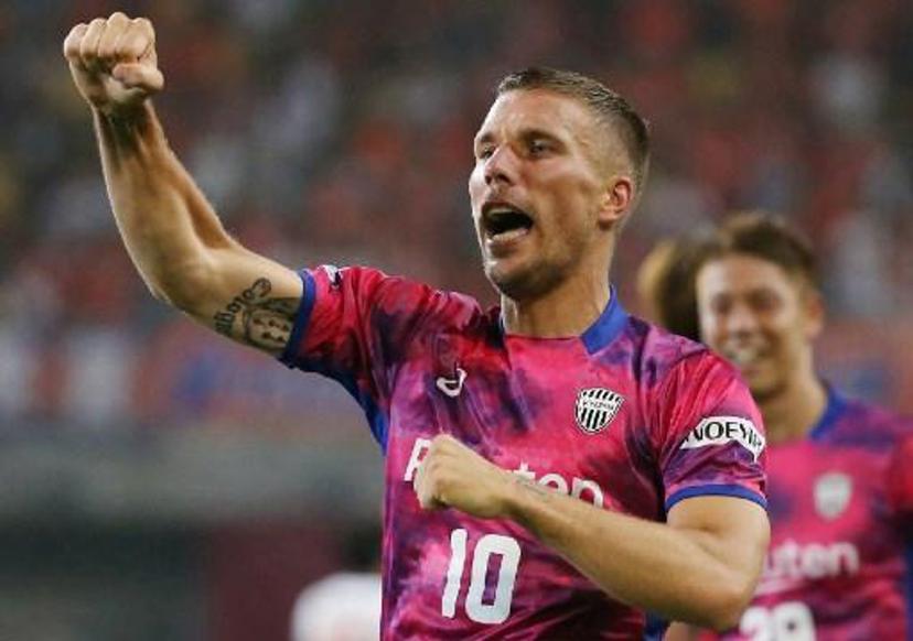 Vissel Kobe's Lukas Podolski of Germany celebrates scoring his first goal during his J-League football match against Omiya Ardija in Kobe on July 29, 2017.  STR / JIJI PRESS / AFP Japan OUT

